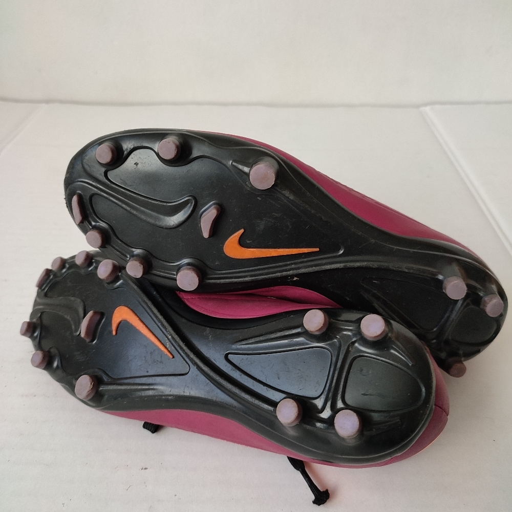 Nike Cleats - Picture 14 of 16